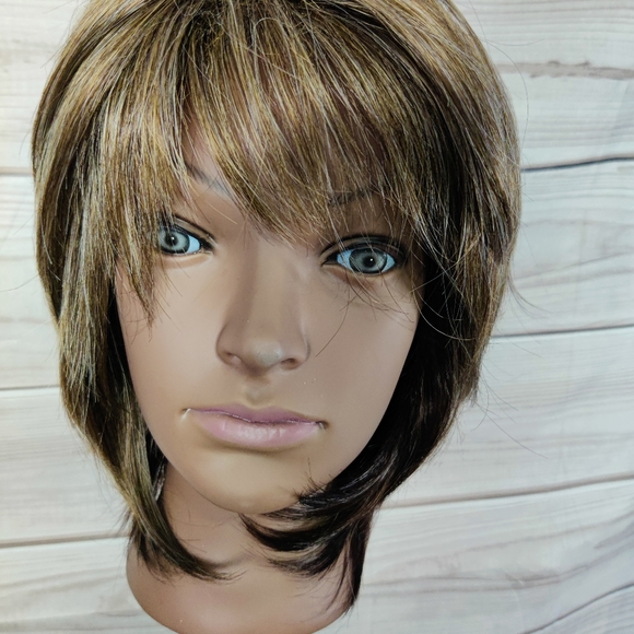 Wig w/strap - Picture 4 of 6